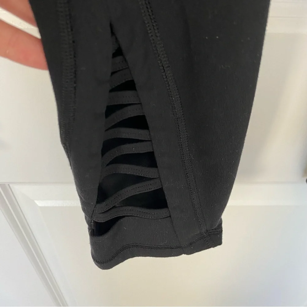 Athleta Capri Crisscross Detail Leggings XS - Picture 5 of 15